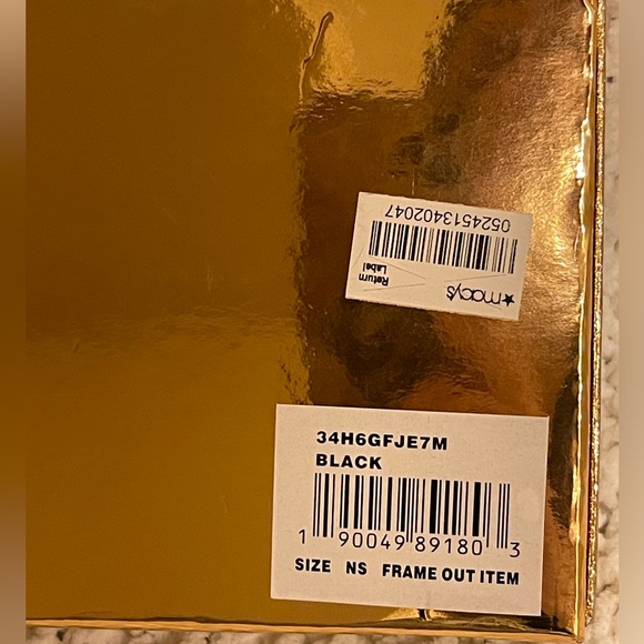 Michael Kors zip up wristlet wallet🖤✨ - Picture 7 of 7